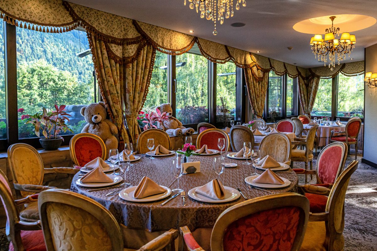 Restaurant & Terasa À Propos